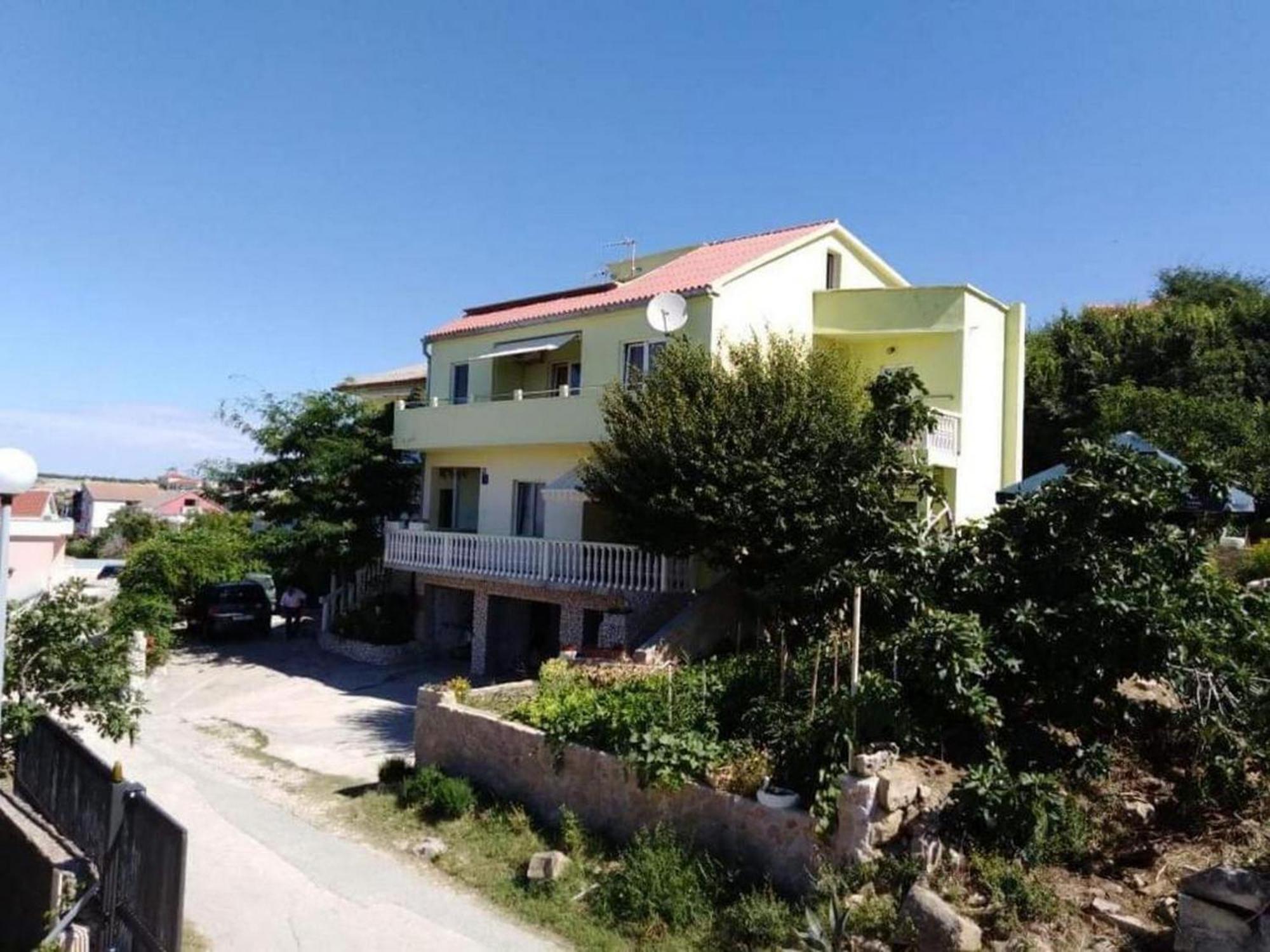 Apartments Miocic Ražanac Екстериор снимка