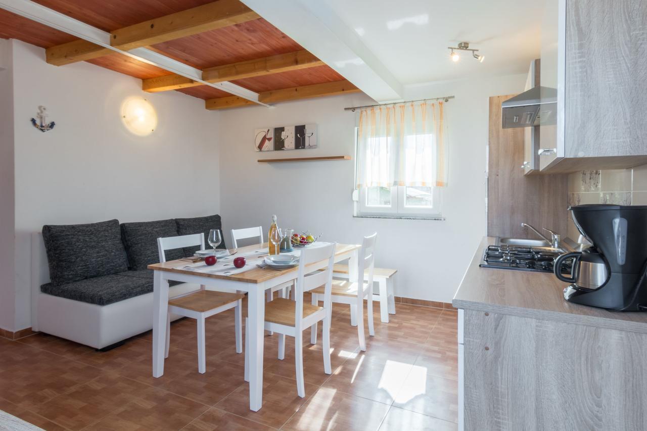 Apartments Miocic Ražanac Екстериор снимка