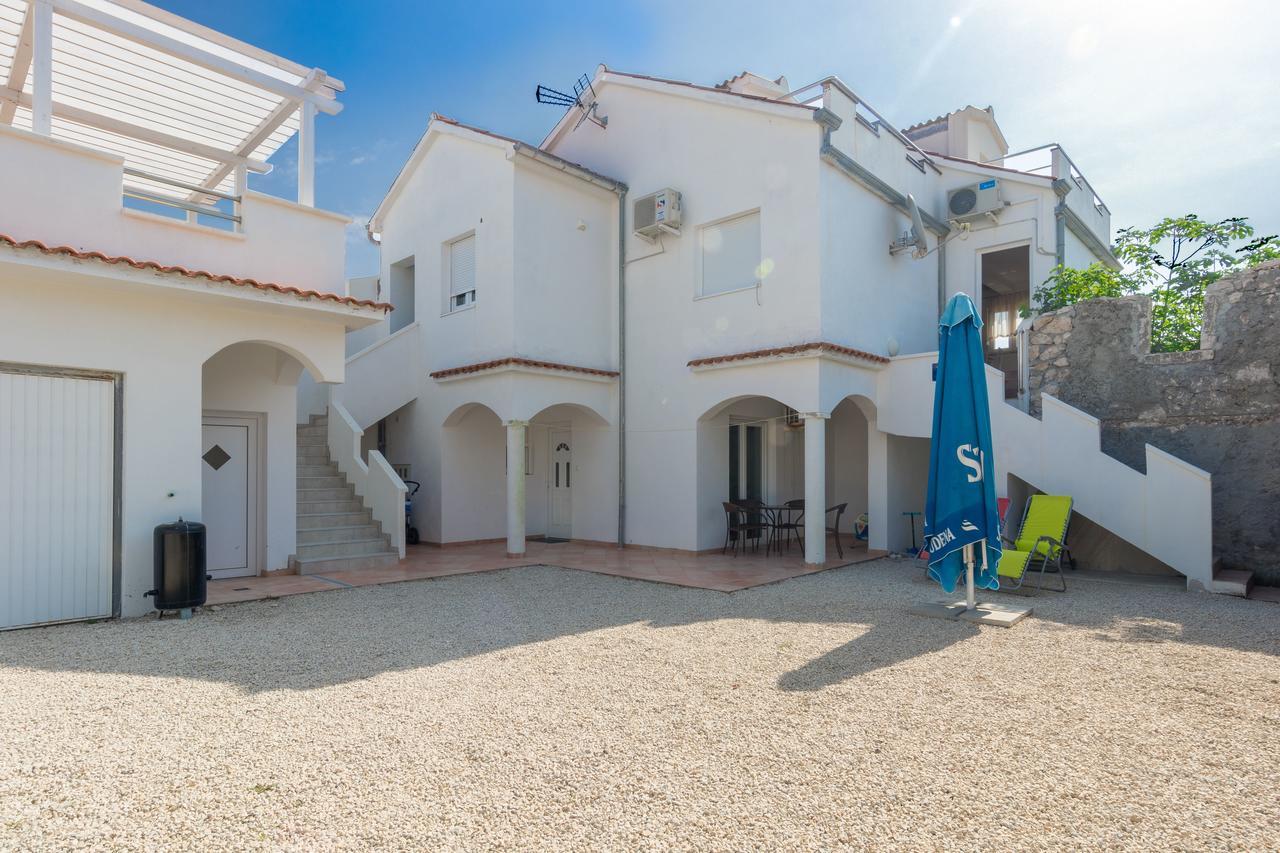 Apartments Miocic Ražanac Екстериор снимка