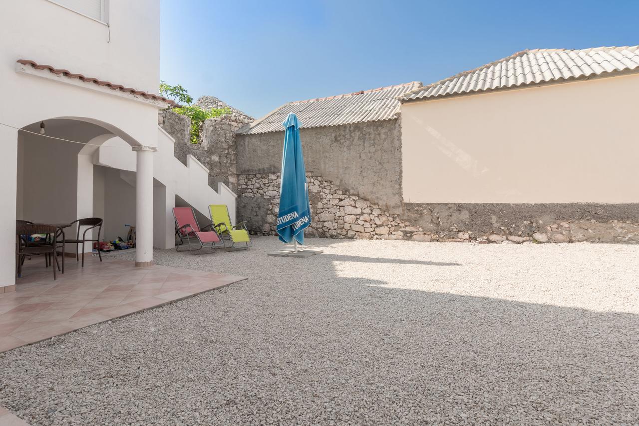 Apartments Miocic Ražanac Екстериор снимка