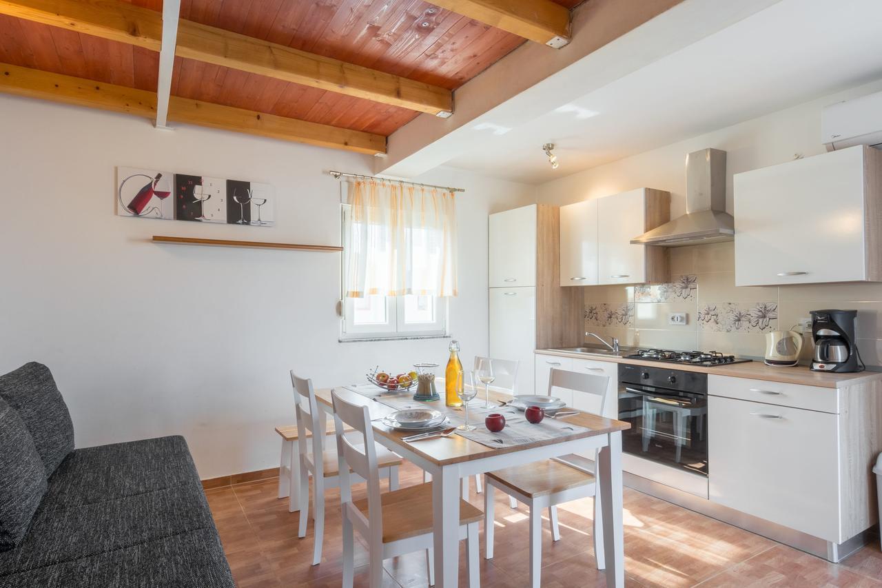 Apartments Miocic Ražanac Екстериор снимка