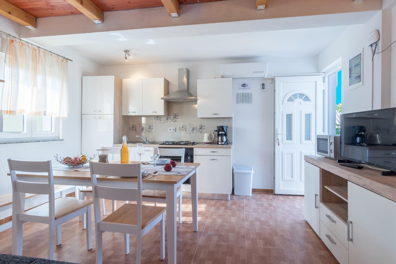 Apartments Miocic Ražanac Екстериор снимка