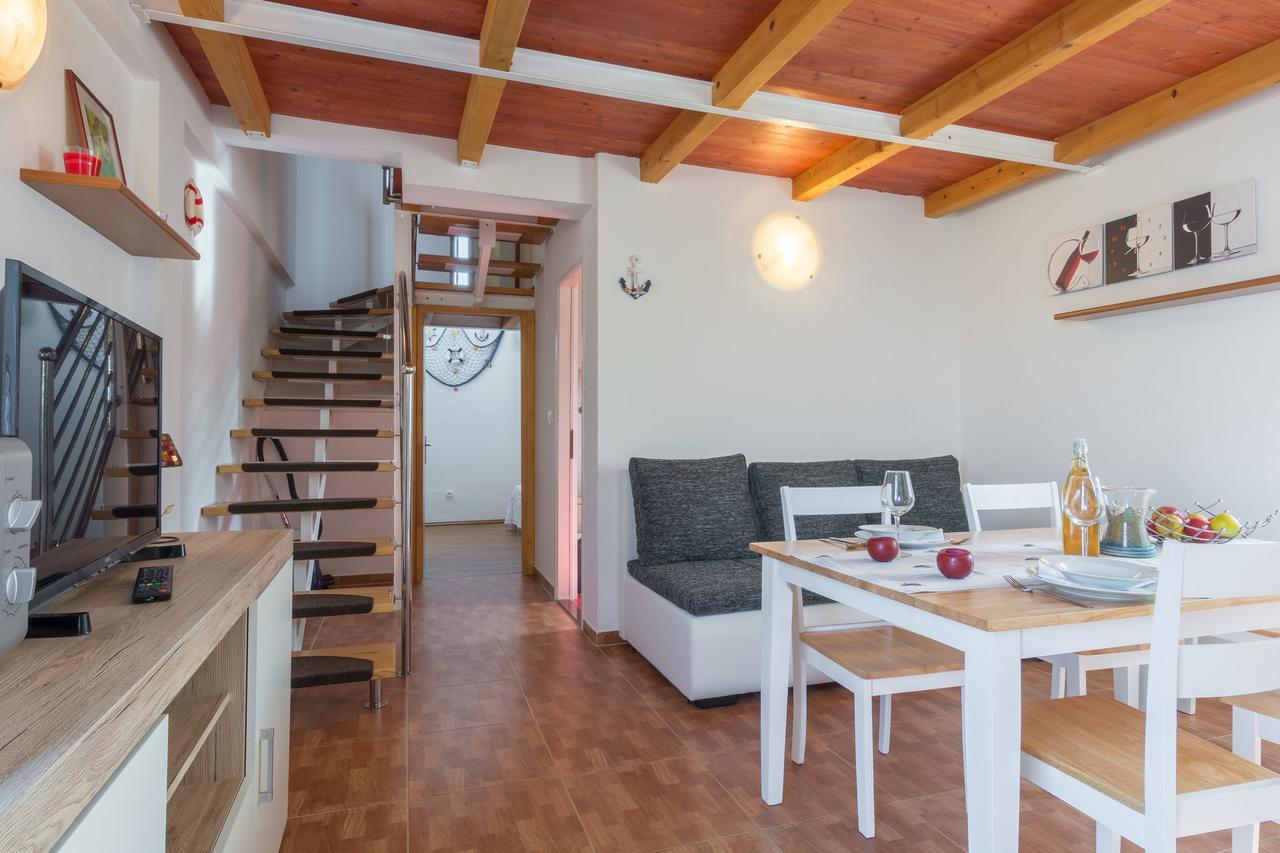 Apartments Miocic Ražanac Екстериор снимка