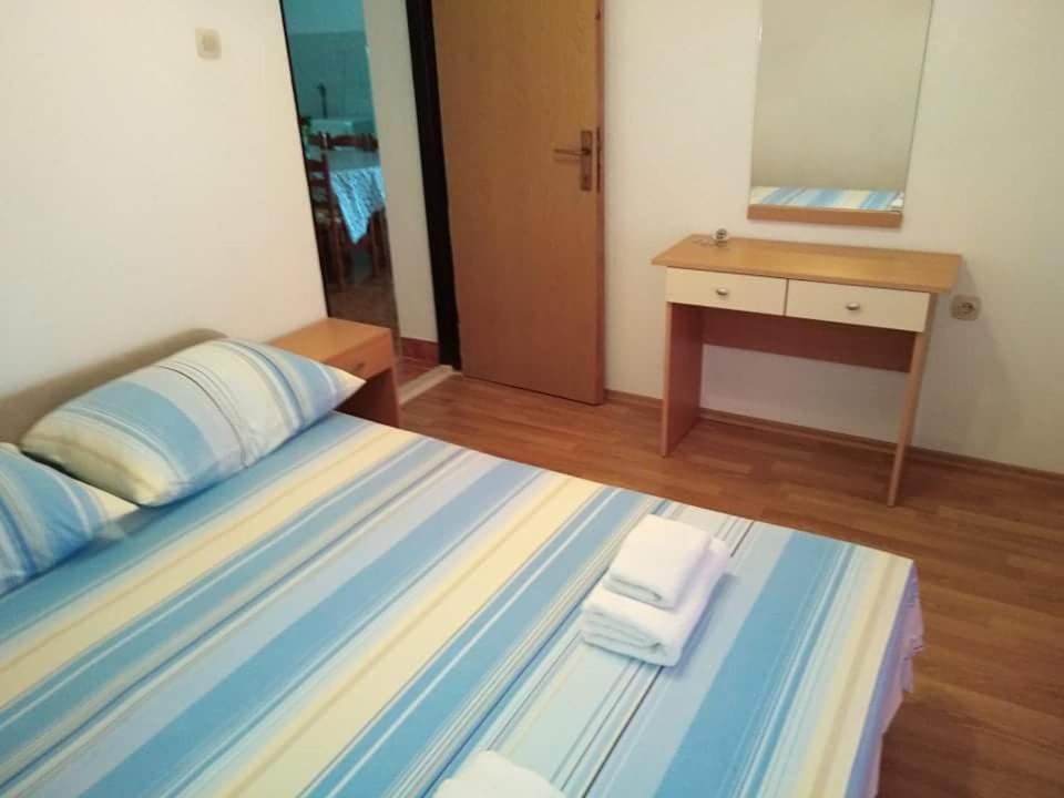 Apartments Miocic Ražanac Екстериор снимка